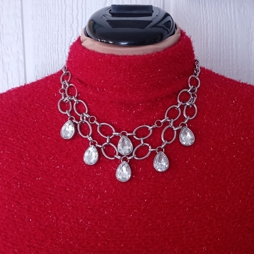 Beautiful crystal necklace 20 inches long
